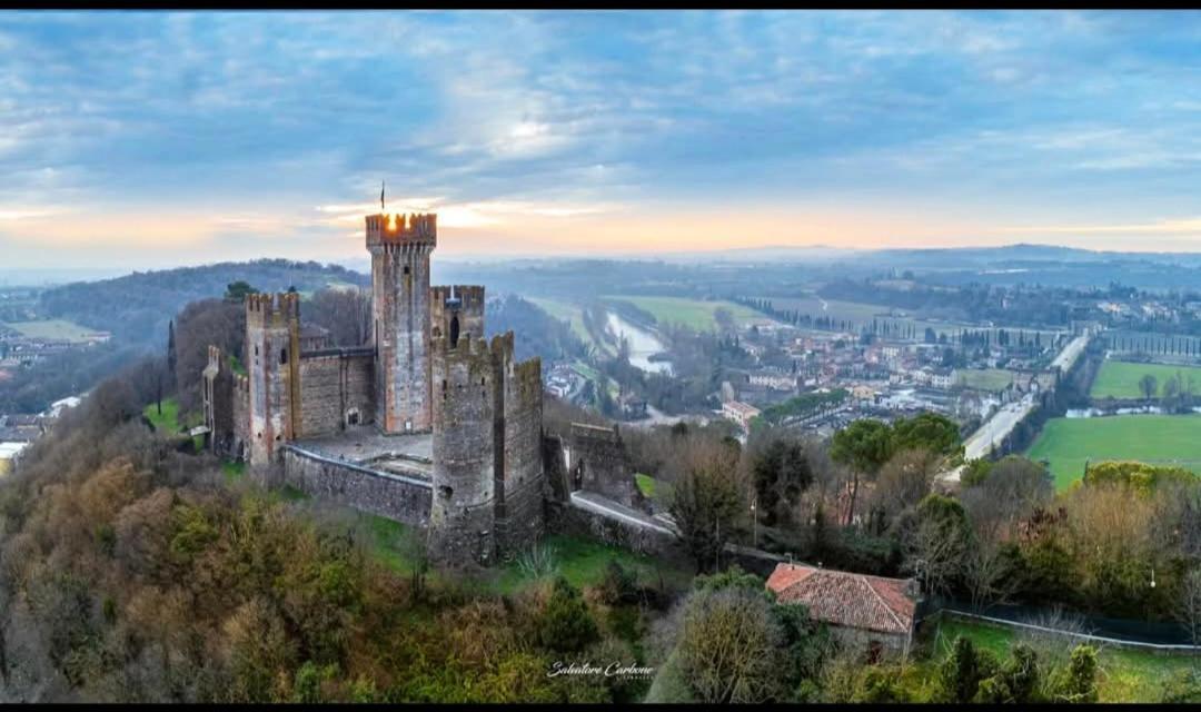 Corte Cavour Валеджо-суль-Мінчо Екстер'єр фото
